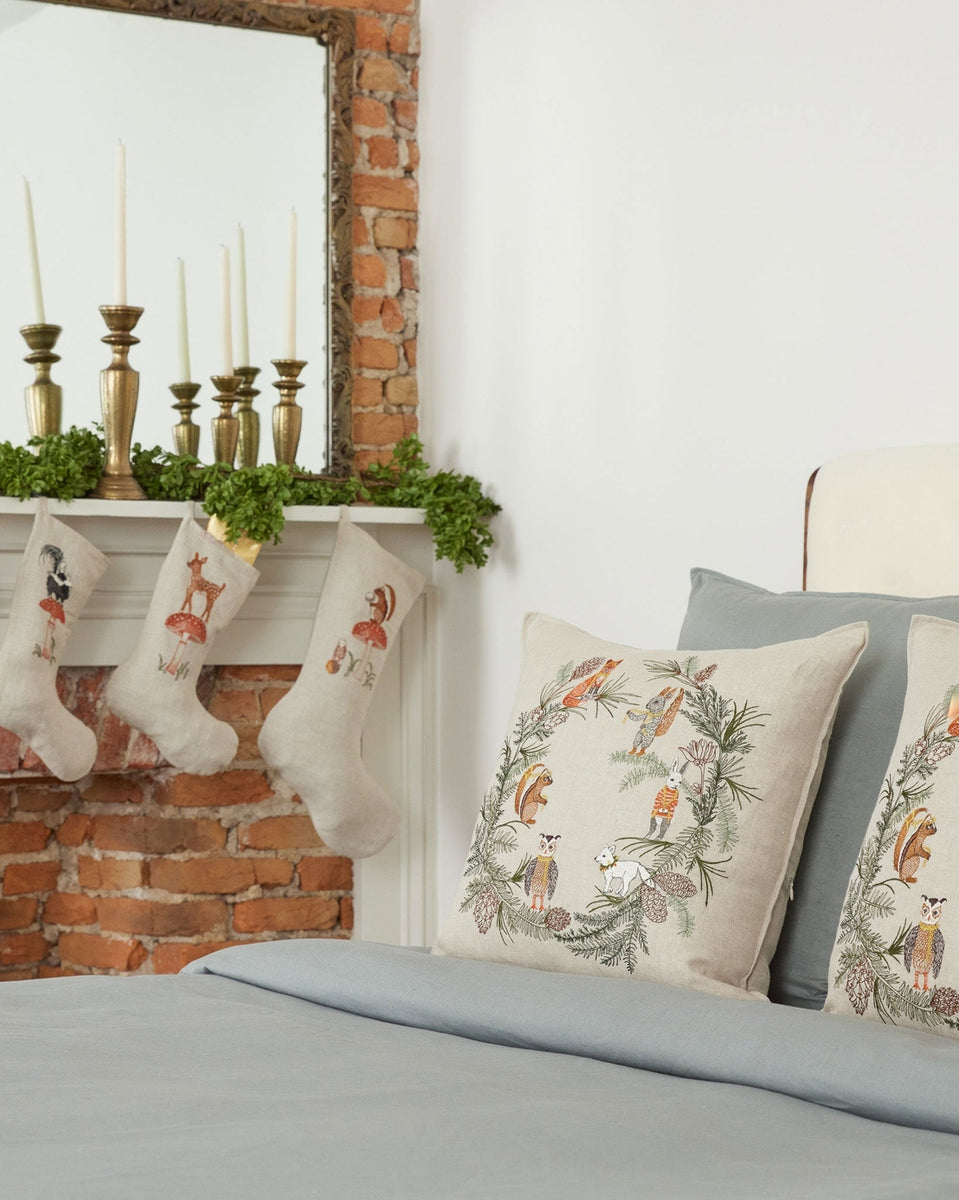 coral&tusk クッションカバーTree Trimmers Wreath Tree Trimmers Wreath Pillow | Pillow Cover with Insert
