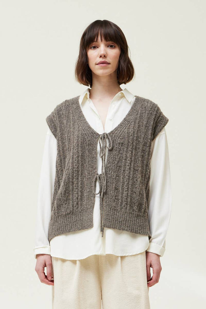 80325 - CABLE KNIT VEST