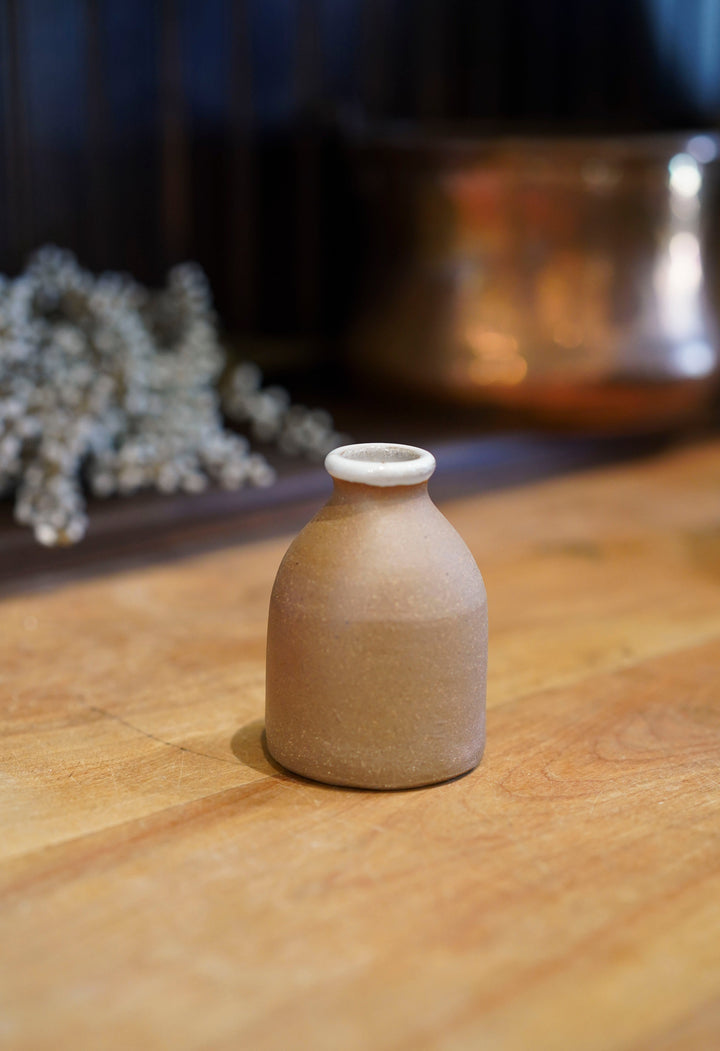 Mini milk bottle, bare outside