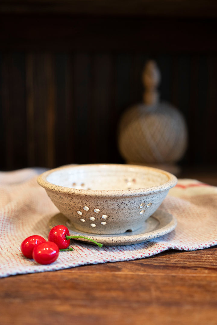 LWP Small Berry Bowl with Plate, speckled
