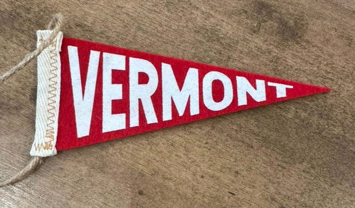 Vermont Pennant Flag Ornament, red/white