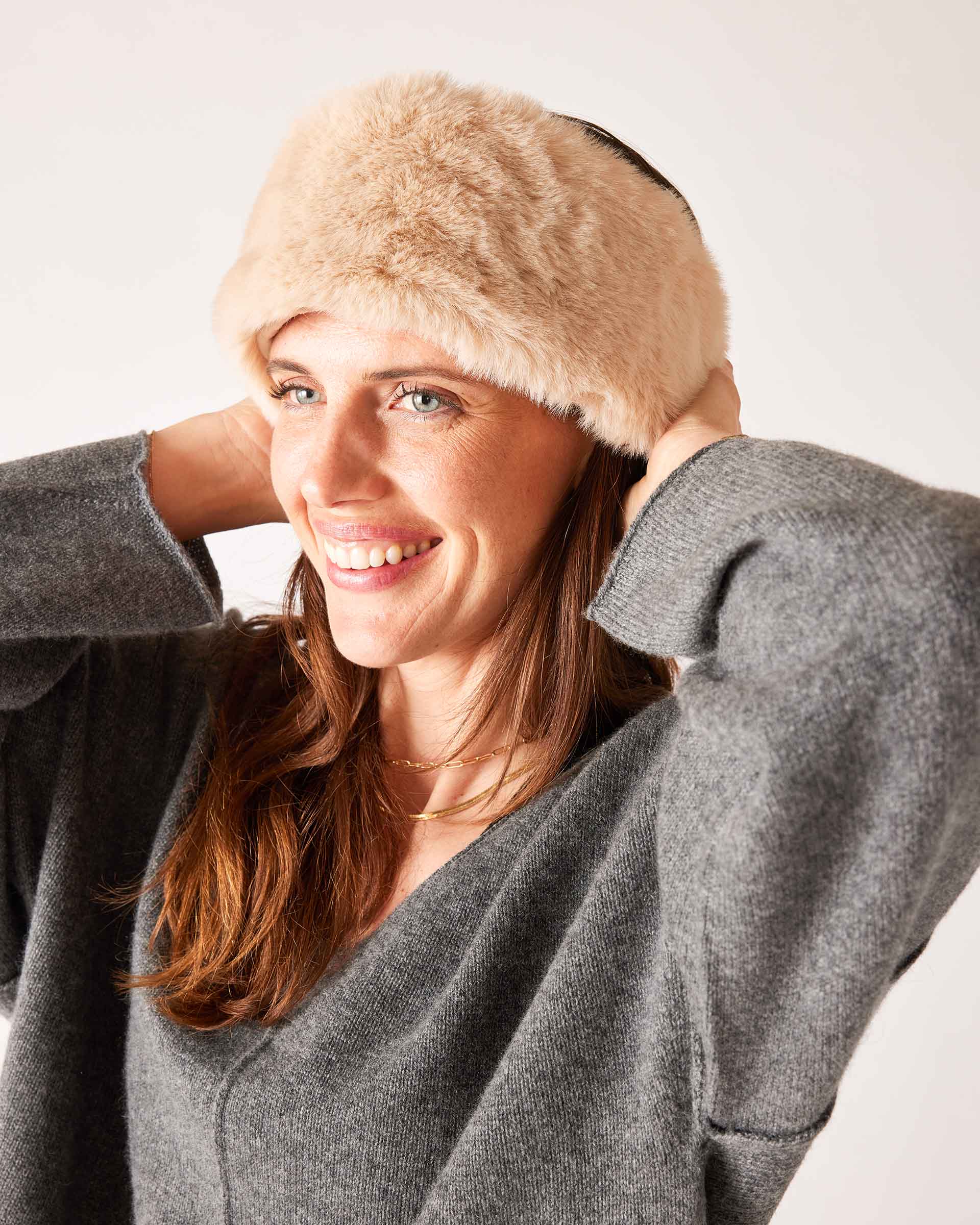 Cozy Cabin Faux Fur Headband, oatmeal cream – Woody