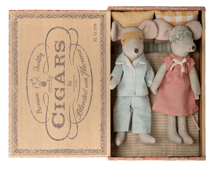 Mum and Dad Mice in Cigarbox